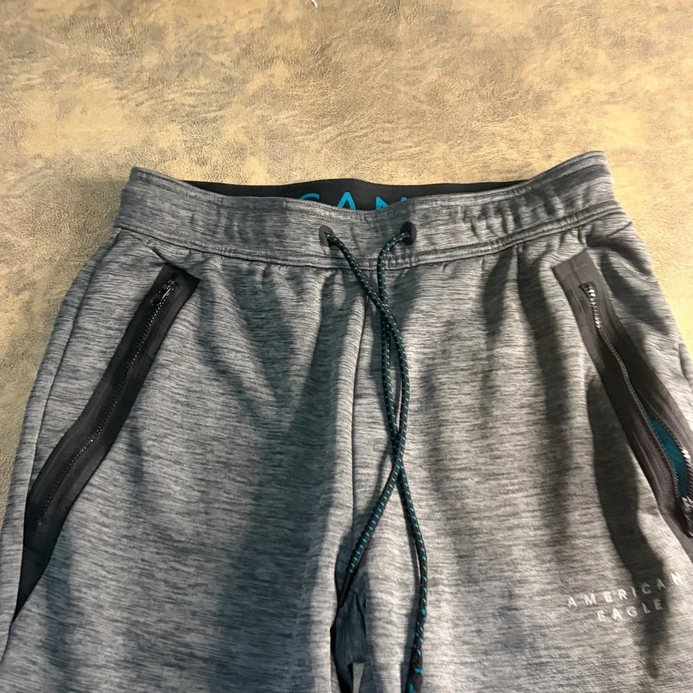 American Eagle Joggers Mens Small Gray Tech Fleece Graphic Activewear 3003